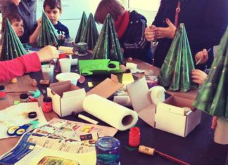 Familias pontesas divírtense reutilizando refugallos para crear adornos de Nadal obradoiro Nadal