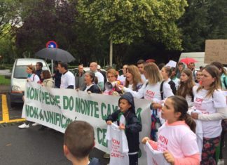 Un milleiro de ponteses marchaban hoxe ata Santiago en contra do peche do CPI Monte Caxado