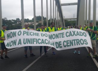 Ponteses e pontesas protagonizan unha andaina entre As Pontes e A Coruña para amosar a súa oposición ao peche do C.I.P Monte Caxado