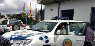 O Concello de As Pontes entrega un novo vehículo á Policía Local