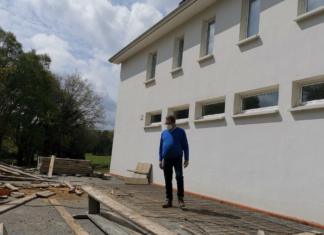 AS PONTES ACONDICIONA O LOCAL SOCIAL DA ASOCIACIÓN DE VECIÑOS DE SAN PEDRO DE EUME