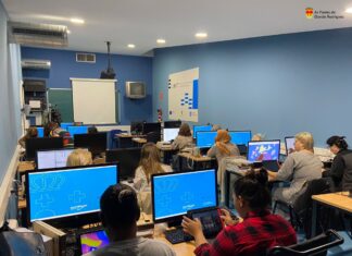 MÁIS DUNHA VINTENA MULLERES DAS PONTES PARTICIPAN NUN CURSO DE FORMACIÓN EN COMPETENCIAS DIXITAIS