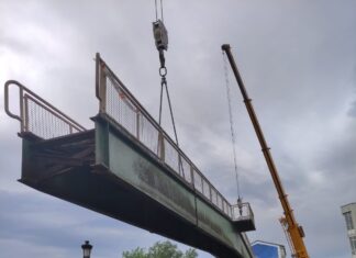 AS PONTES RETIRA A ANTIGA PASARELA PEONIL SOBRE O RÍO EUME
