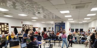 UN EQUIPO DE 10 PERSOAS VOLUNTARIAS INVOLUCRAN A MAIORES E RAPAZADA NA LOITA CONTRA A SOIDADE NON DESEXADA NAS PONTES