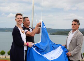 O CONCELLO DAS PONTES IZA A BANDEIRA AZUL NA PRAIA DO LAGO