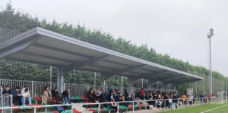 AS PONTES ESTREA BANCADA CUBERTA NO CAMPO DE HERBA ARTIFICIAL “EVARISTO PUENTES”