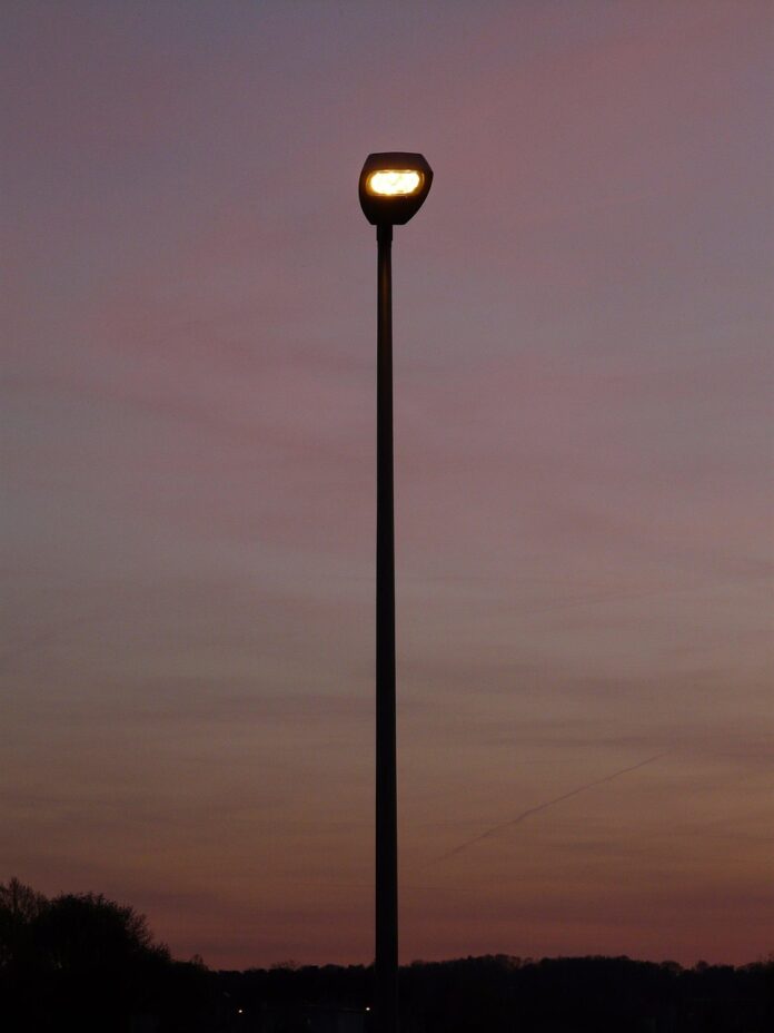street-lamp-6466_1280
