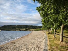 A PRAIA DO LAGO DAS PONTES CONTA XA CO SERVIZO DE SOCORRISMO PARA A TEMPADA DE VERÁN