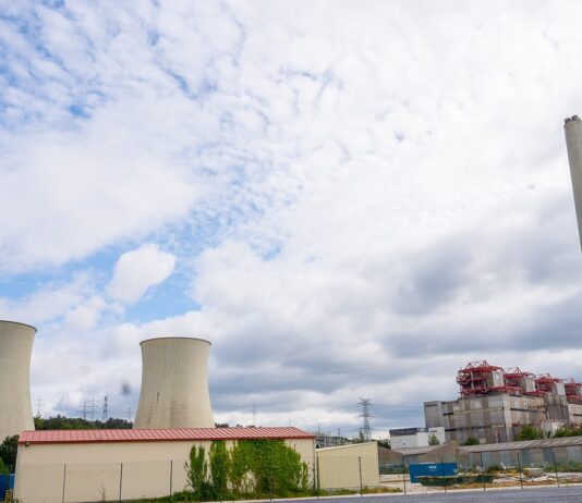 O Goberno local confirma que non haberá demolición dos grupos de refrixeración da central térmica durante as Festas do Carmen