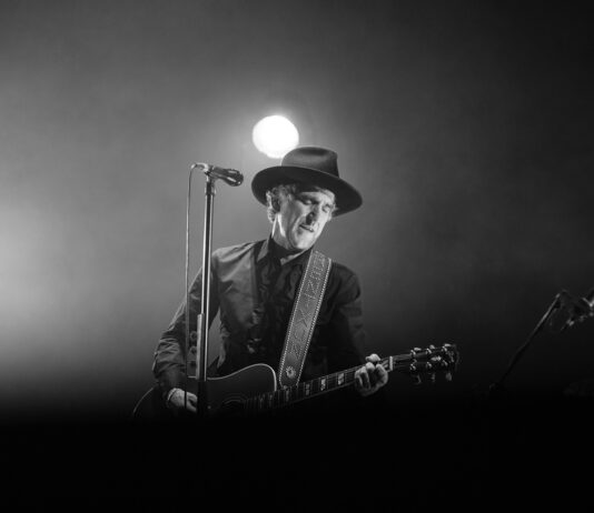 MIKEL ERENTXUN CELEBRA OS 40 ANOS DE DUNCAN DHU NO CONCERTO INAUGURAL DAS FESTAS DO CARME E DA FRAGA 2026