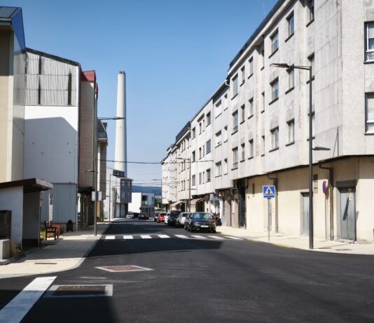FINALIZAN AS OBRAS DE MELLORA DE SERVIZOS E PAVIMENTOS NA AVENIDA DA HABANA DAS PONTES CUN INVESTIMENTO DE MÁIS DE 166.000 EUROS